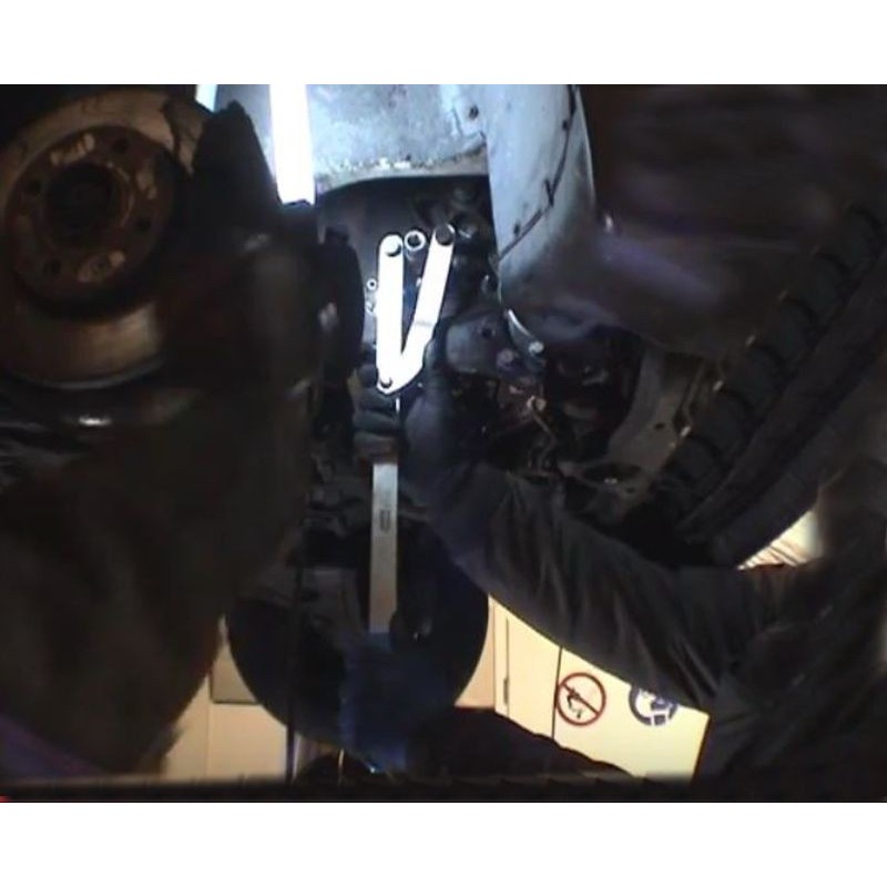 Camshaft, crankshaft, pulley locking key.