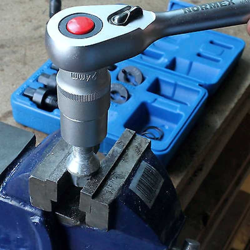 Thread repair kit for bolts, studs, wheel nuts.