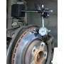 Comparator injection pump with magnetic support